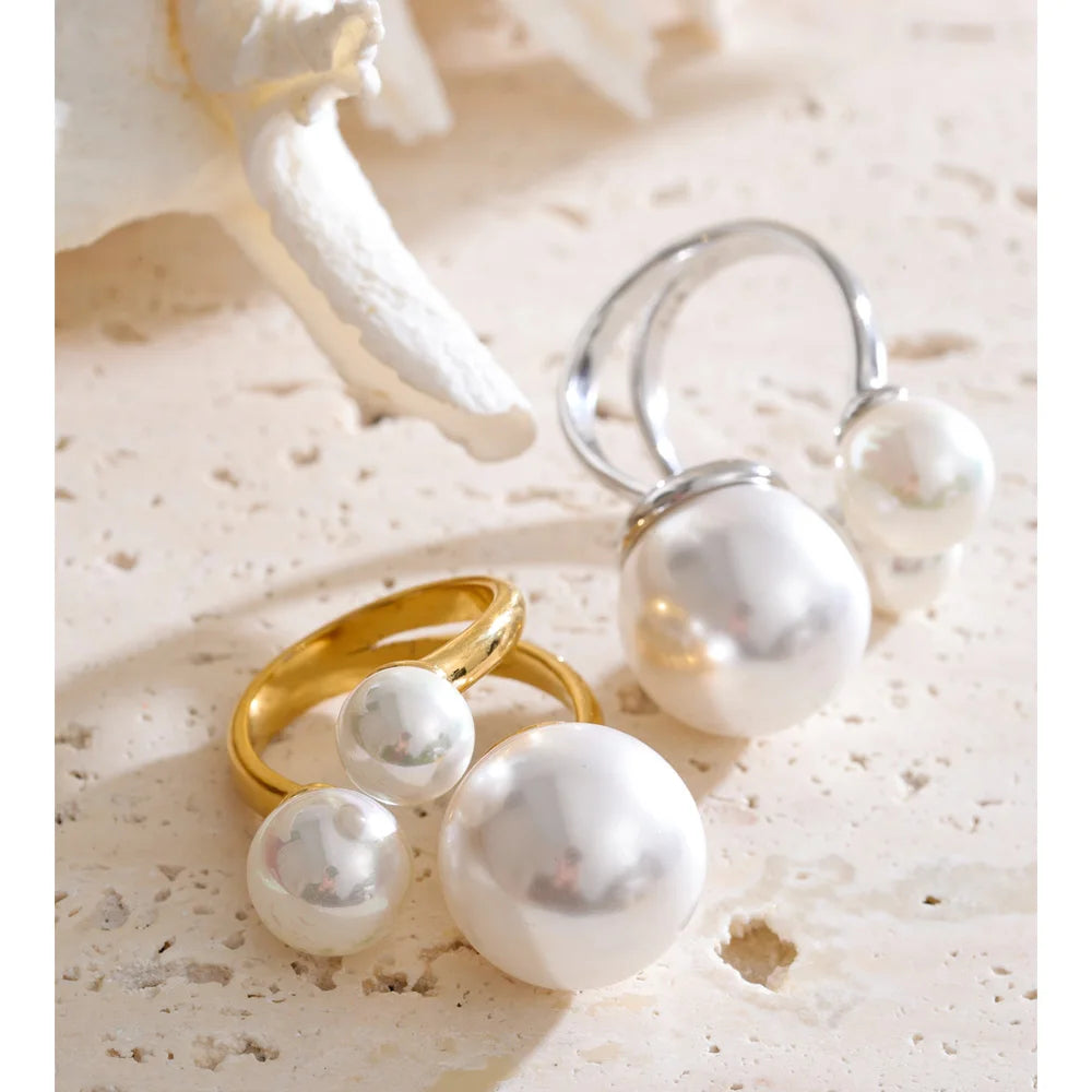 Large simulated pearl ring with gold plated band