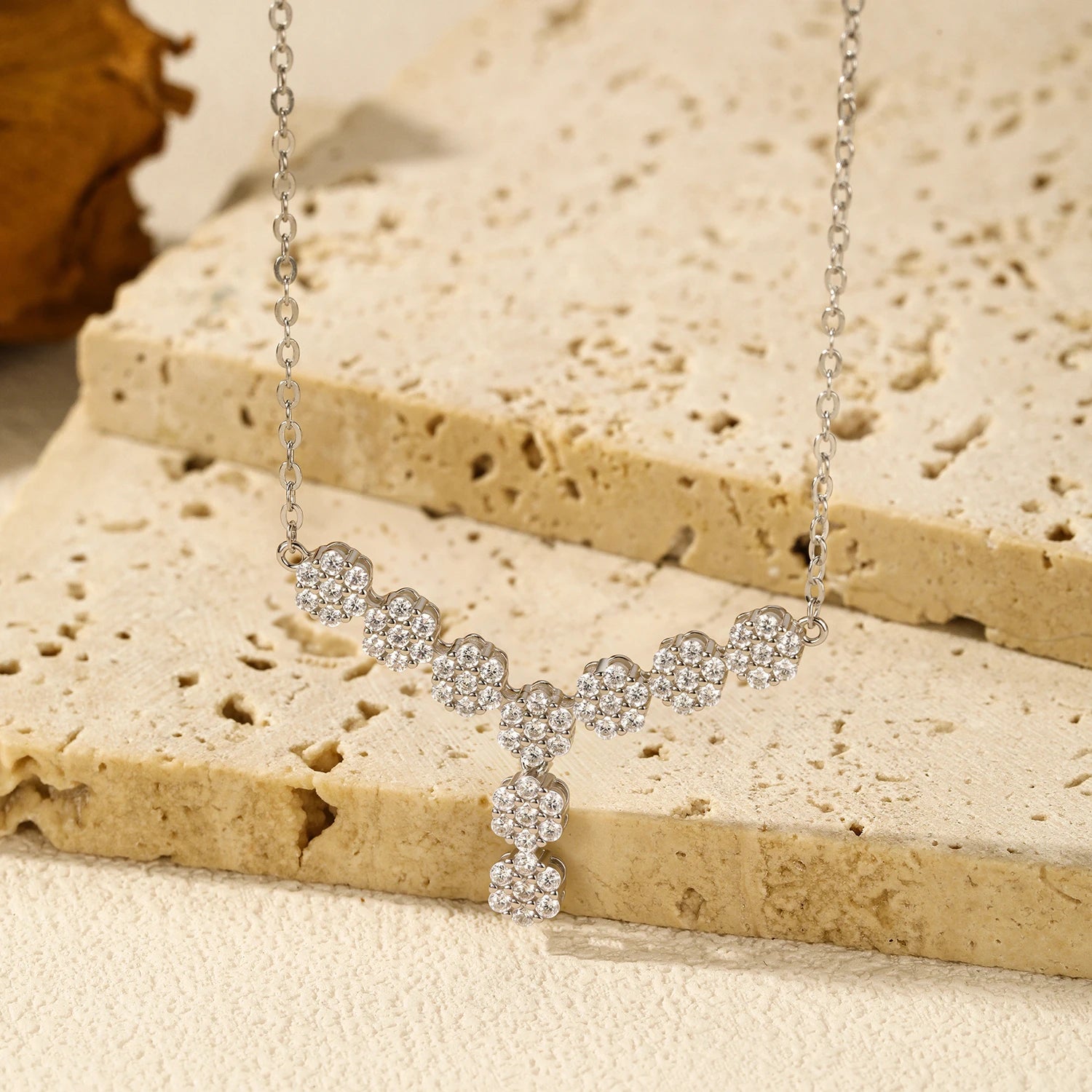 Chain necklace detail on a 925 sterling silver flower necklace