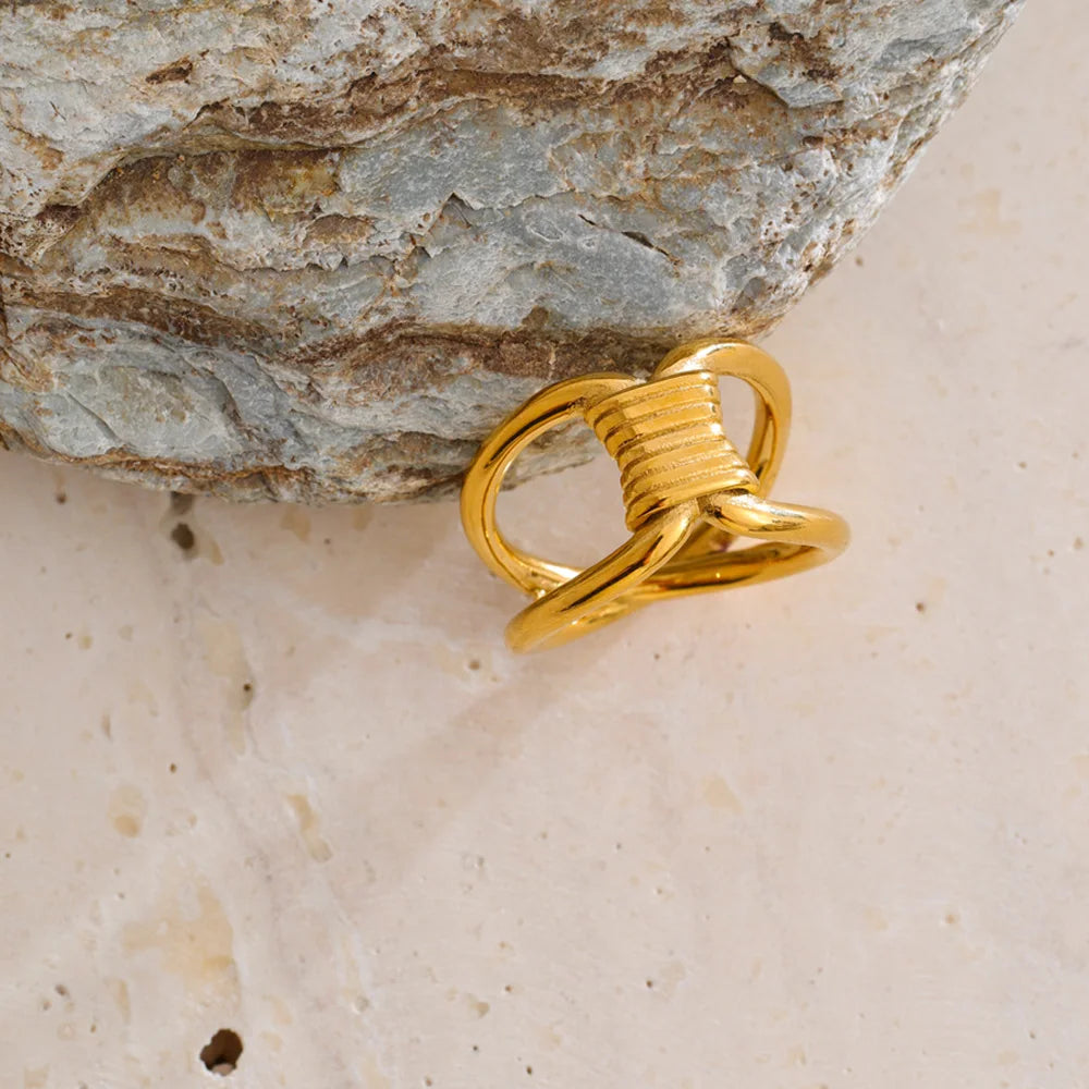 Golden rings fashion ring with intertwined design