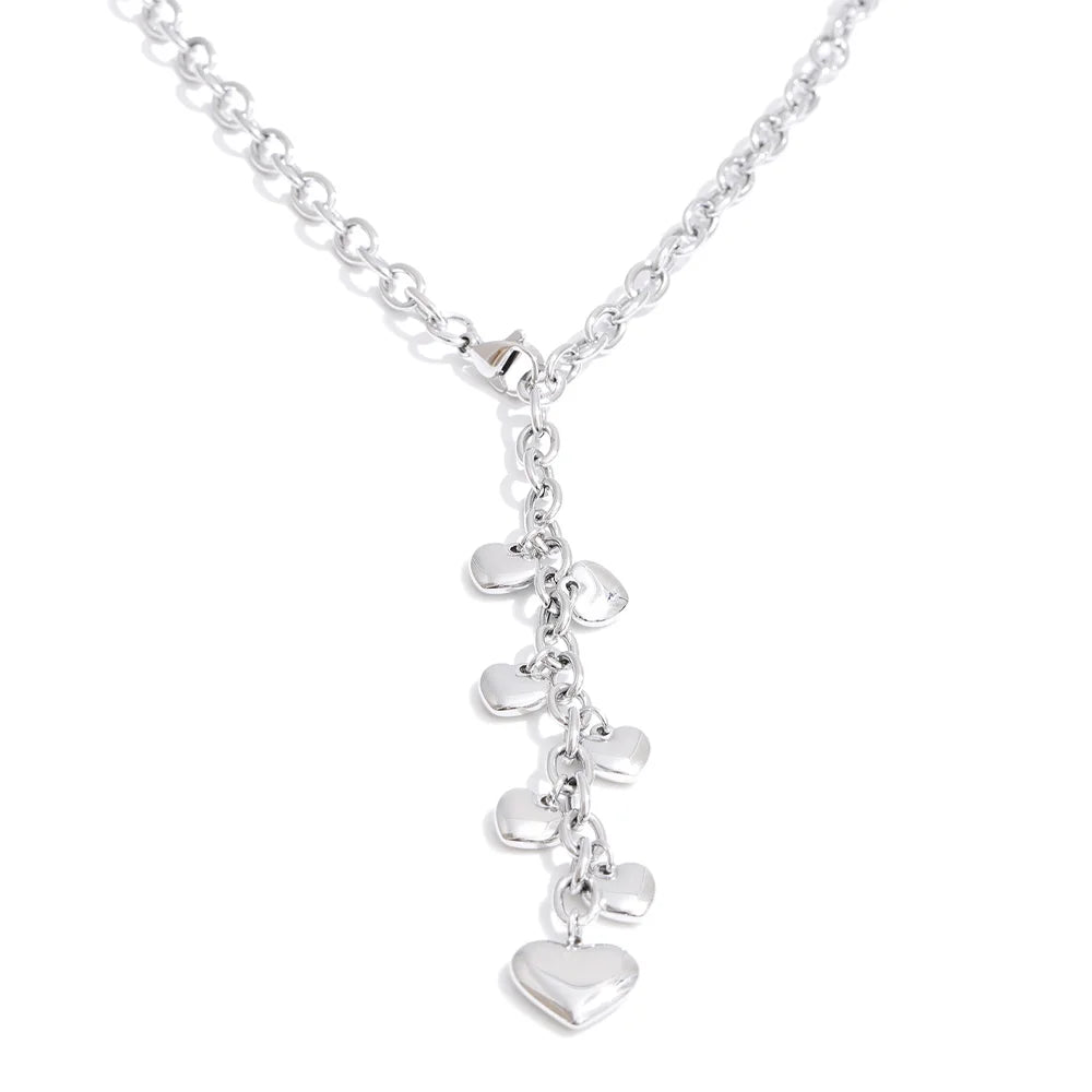 Refined chain necklace gold look with heart drop detail