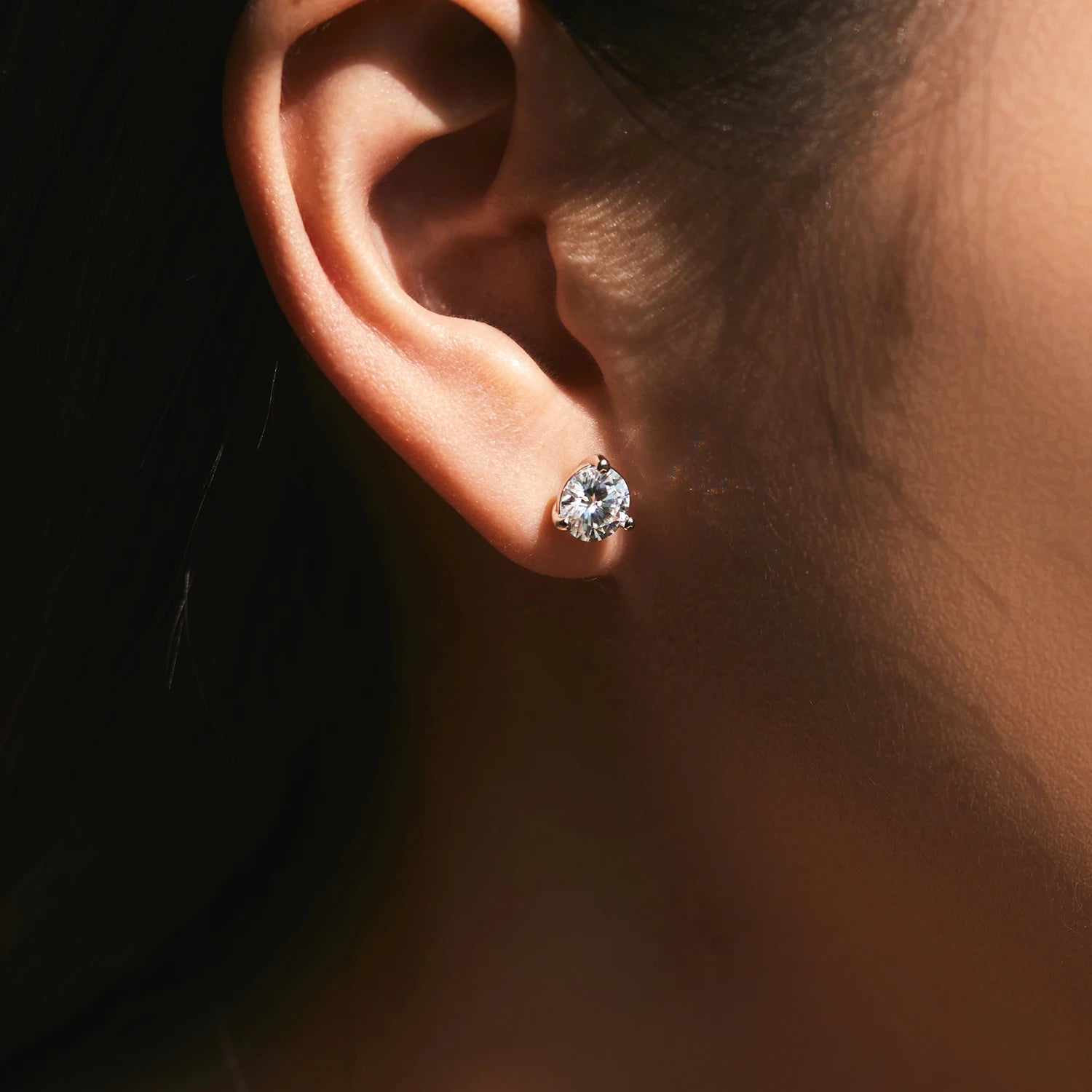 Elegant stud earrings with 1CT moissanite for ear rings layering