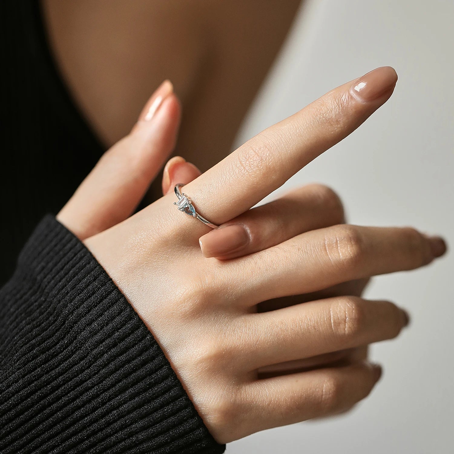 925 sterling silver cocktail ring showing smooth sterling ring finish