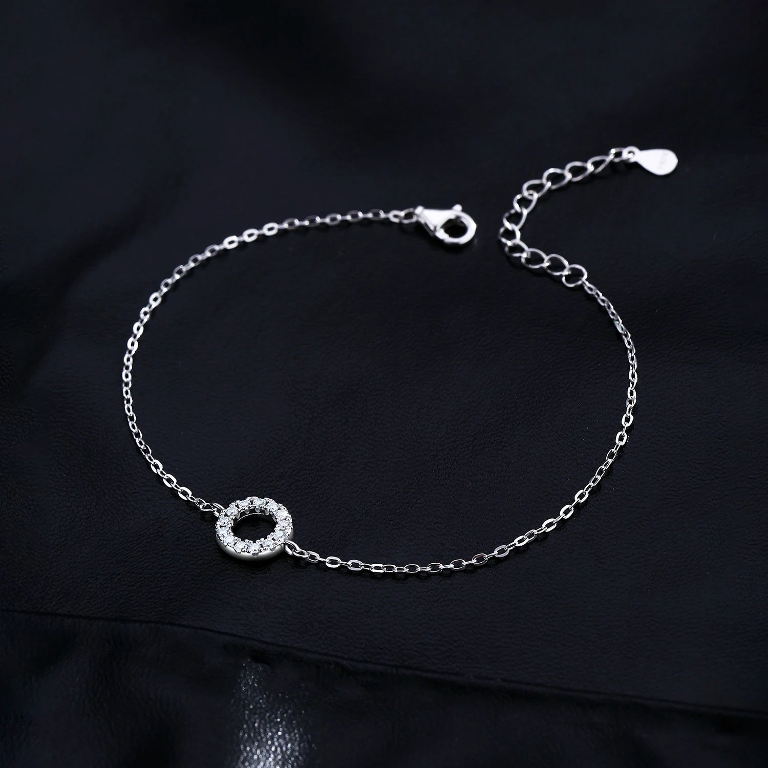 Elegant chain sterling silver bracelet featuring moissanite stones