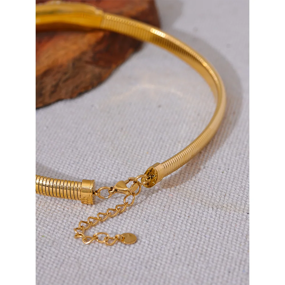 Fashion gold chain necklace choker with elastic Cuban style and zircon detail