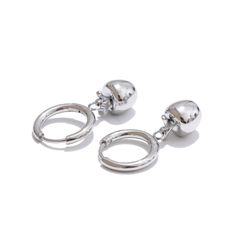 Jewelry set display highlighting gold necklace and earrings pairing