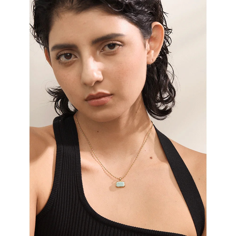Necklace necklace gold stack centered on an Amazonite Stone pendant