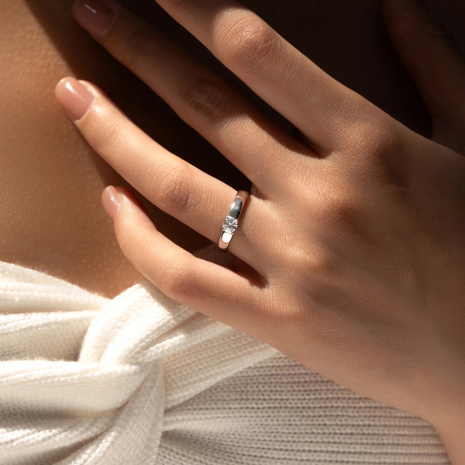 Close view of ring moissanite with ring size from ring fit in 925 silver