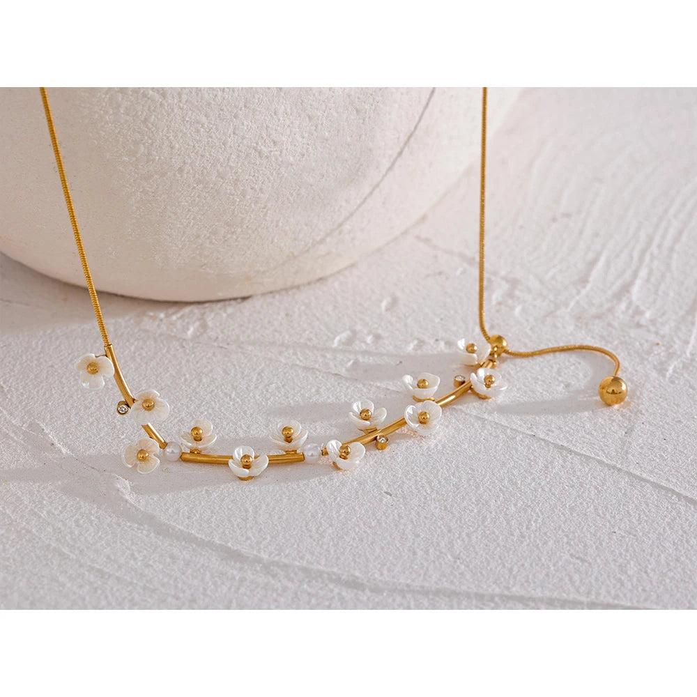 Floral design pendant for flower necklace styling with polished shine