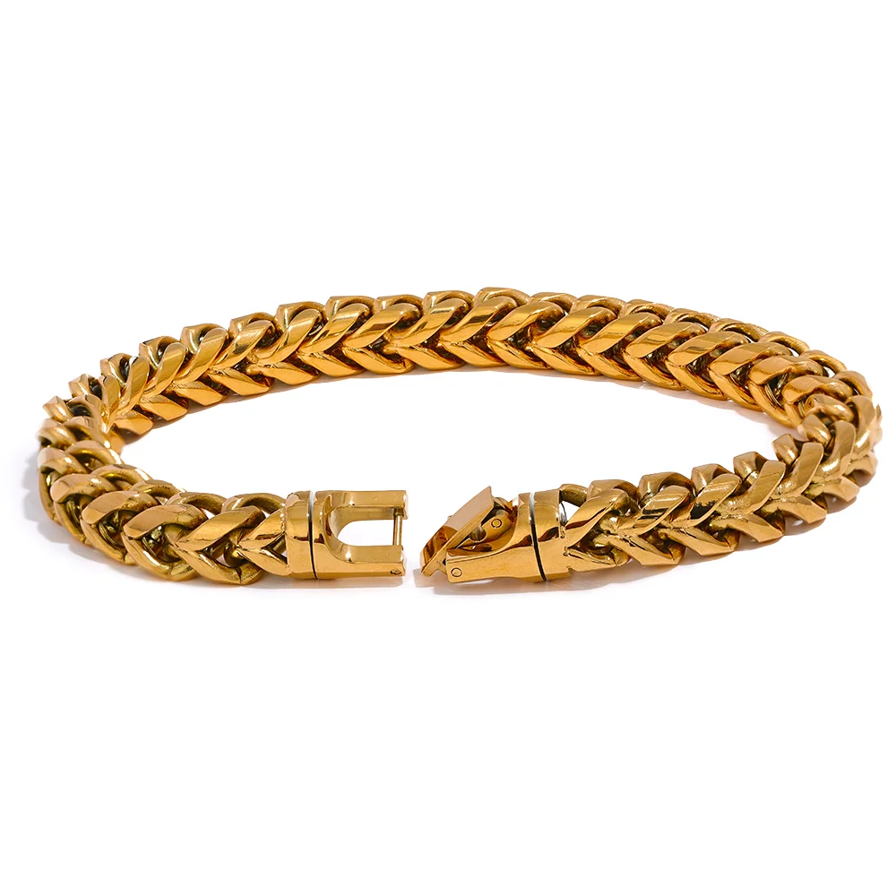 Gold cuban chain bracelet crafted in jewelry stainless steel