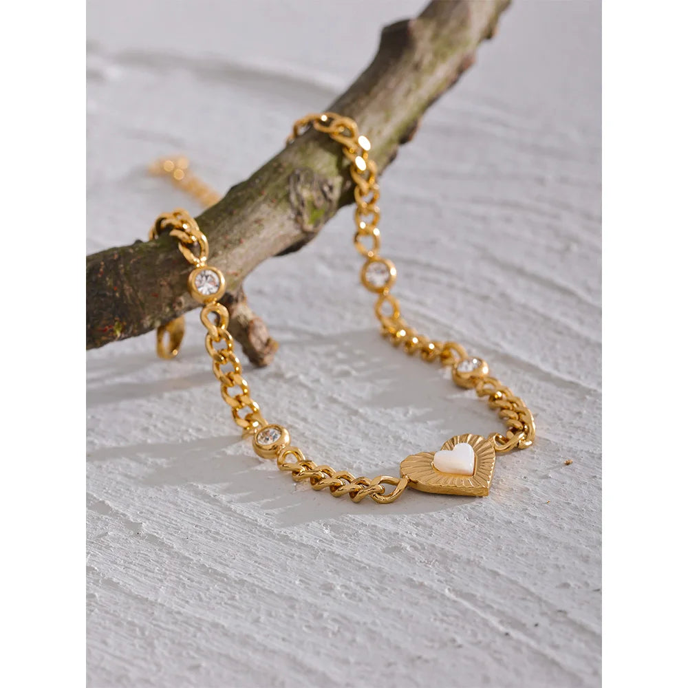 Chain with gold bracelet style highlighted by cubic zirconia