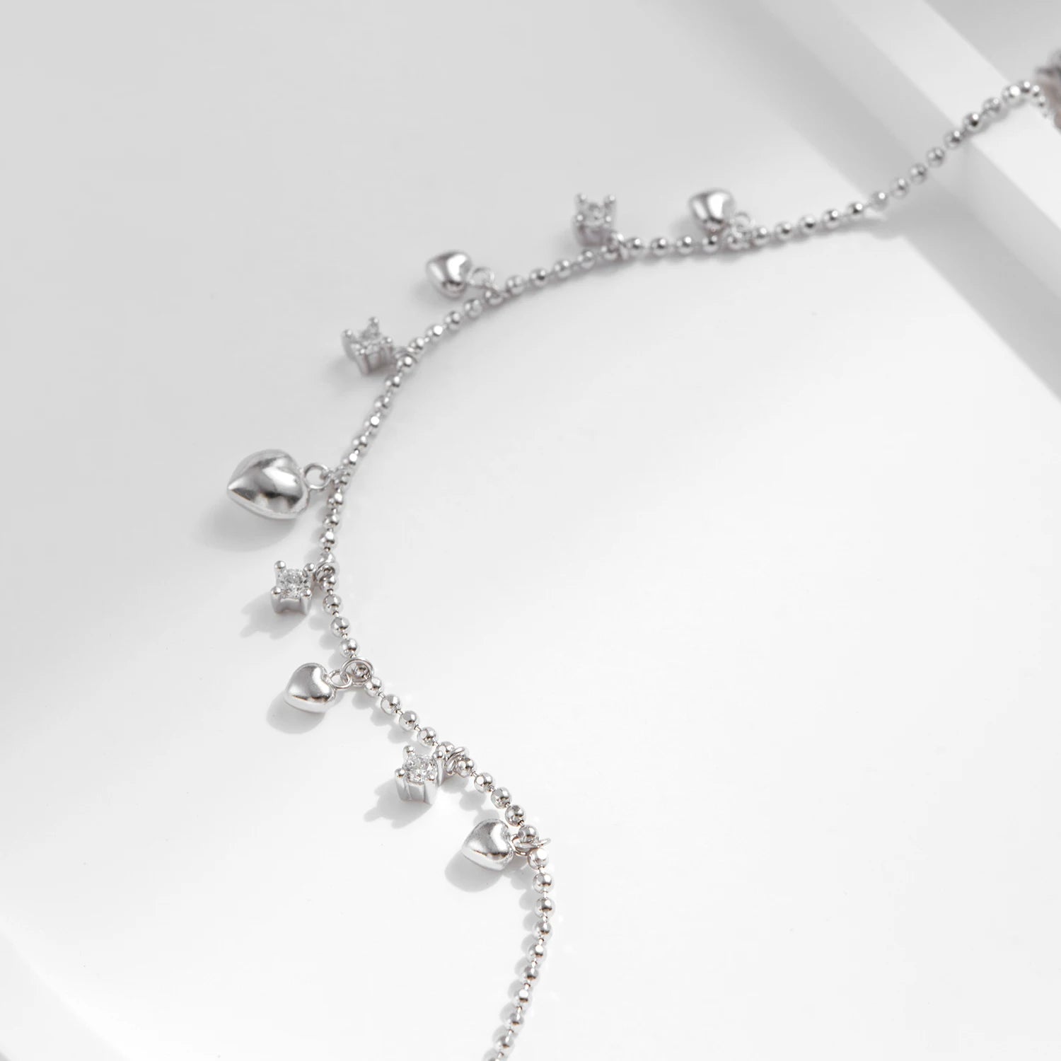 Elegant charm bead bracelet with mirror hearts in silver