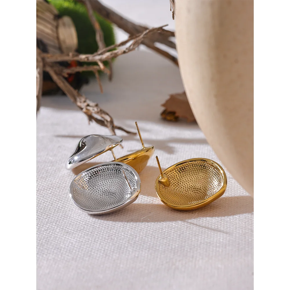 Polished ear rings that flatter classic gold jewelry looks