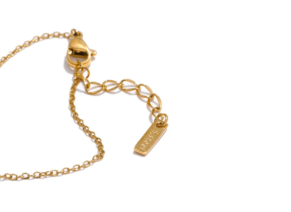 Soft light image highlighting finger for rings balance within hand in chain design