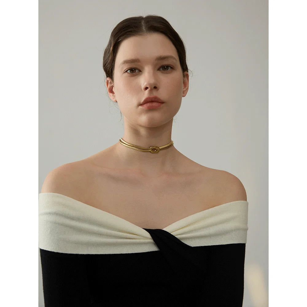 Gold necklace chain set paired with stainless steel jewelry strength