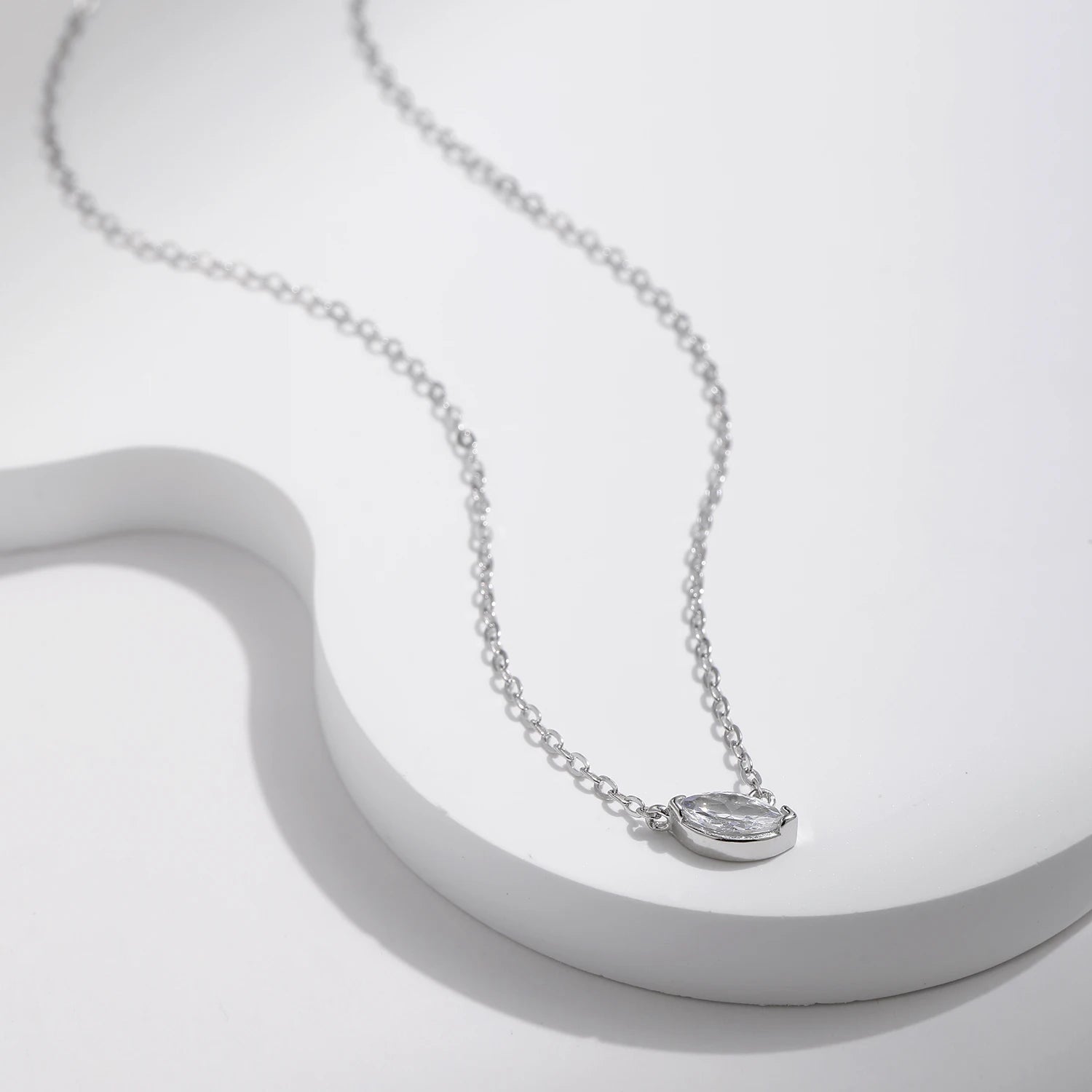 925 silver pendant necklace in classic sterling silver necklace design