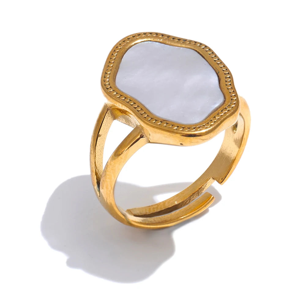 Shell ring with golden finish in stainless steel adjustable design