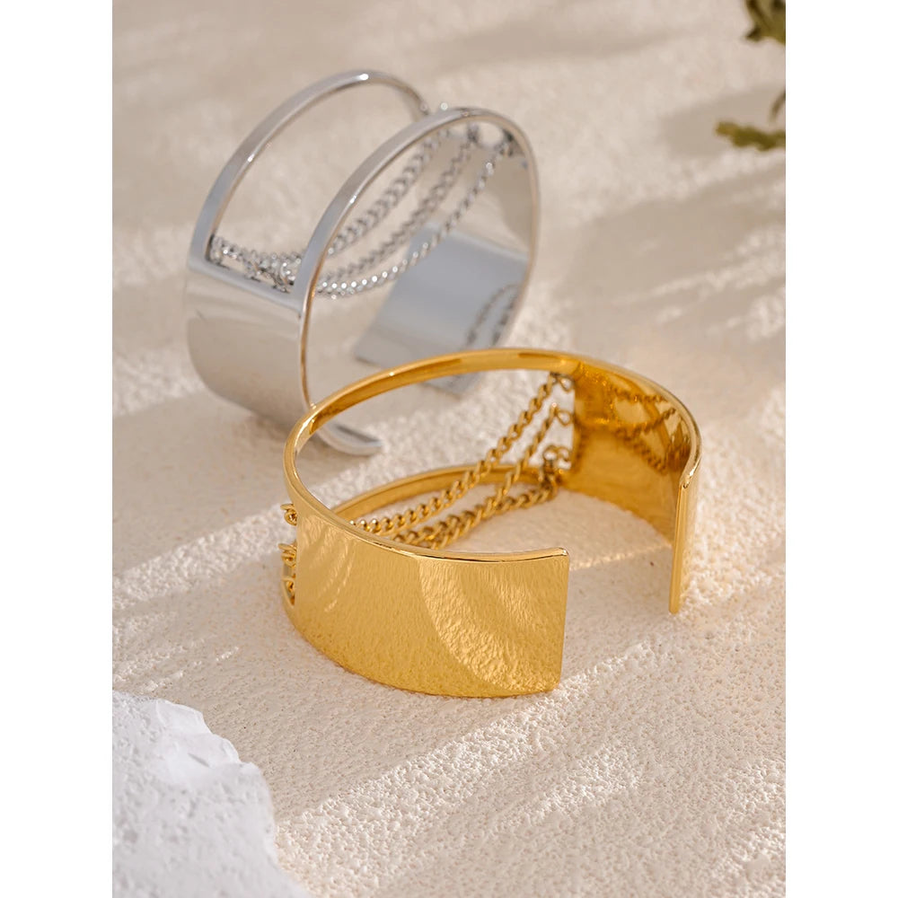 Close view of gold and chain detailing on a bracelet gold bracelet design