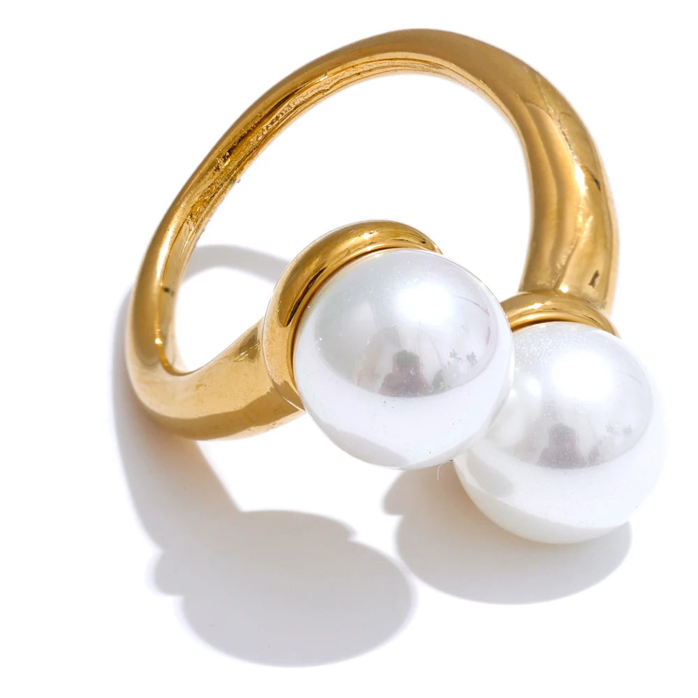 Gold ring with imitation pearl geometric open design