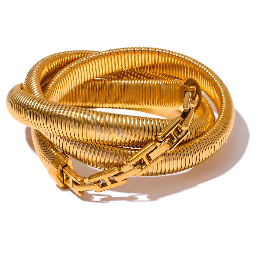 Gold jewelry bangle and bangle bracelet with gold shine