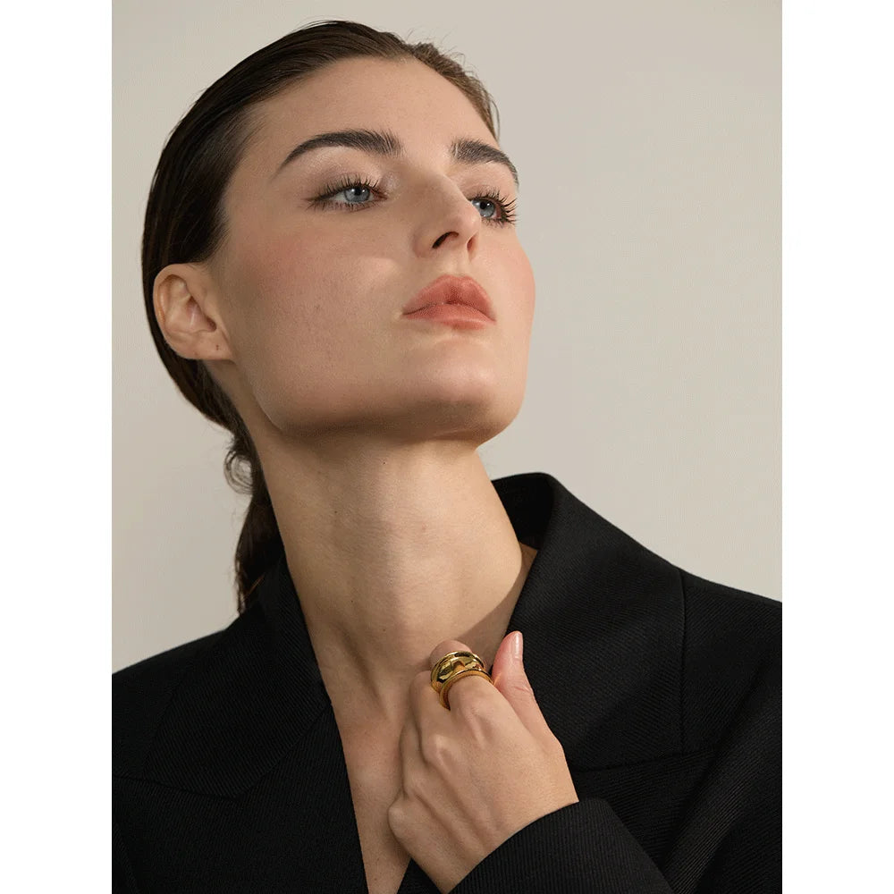 Ring with size feature on wide round wide band