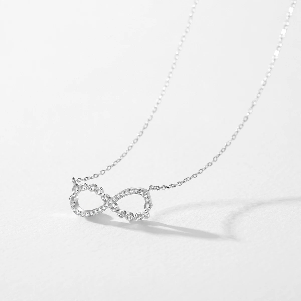 Chain necklace in 925 silver with a refined pendant necklace