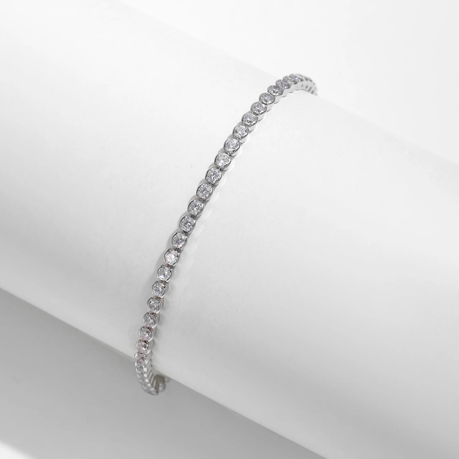 Cubic zirconia tennis bracelet with polished 925 sterling silver