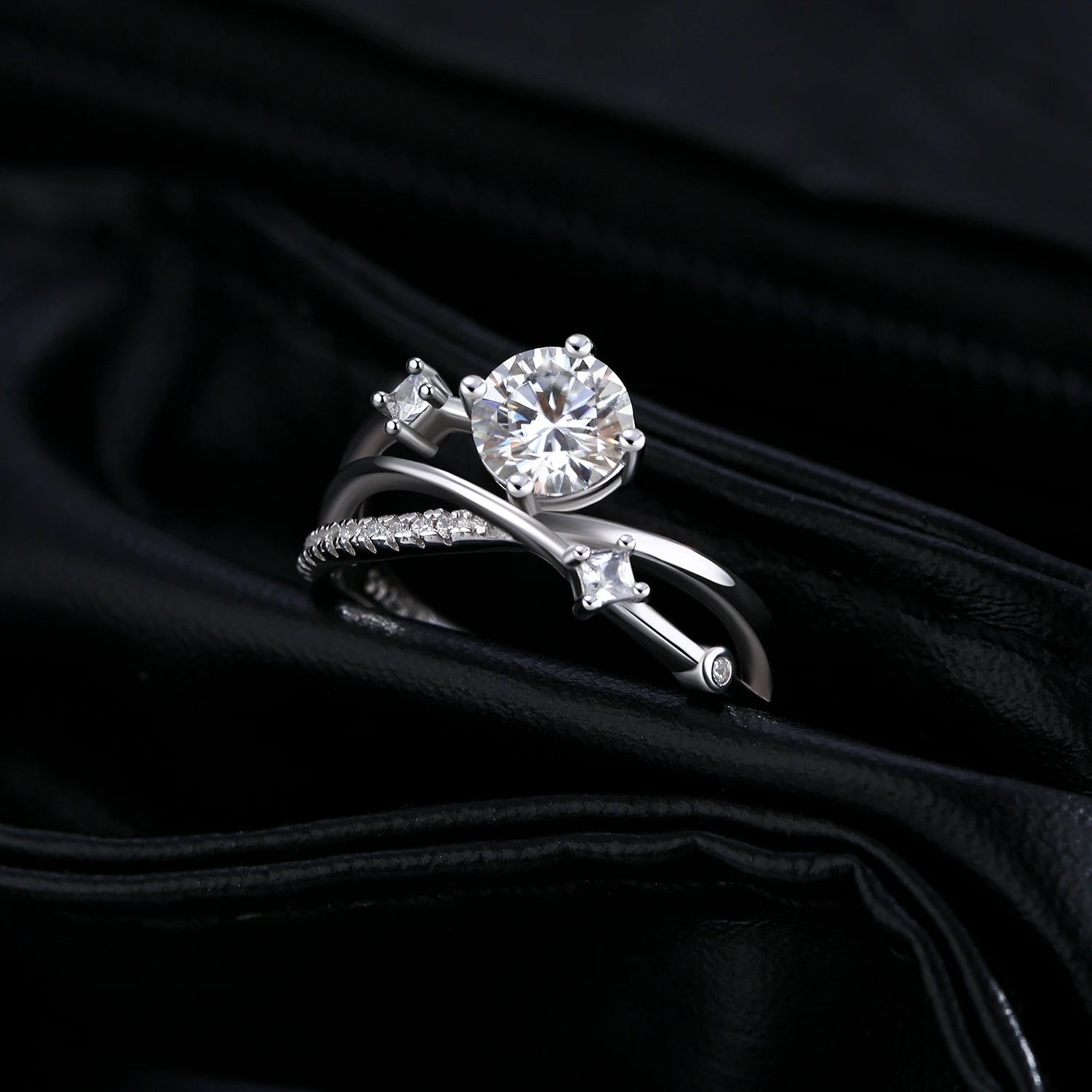 Side angle highlighting ring dimension and polished silver color