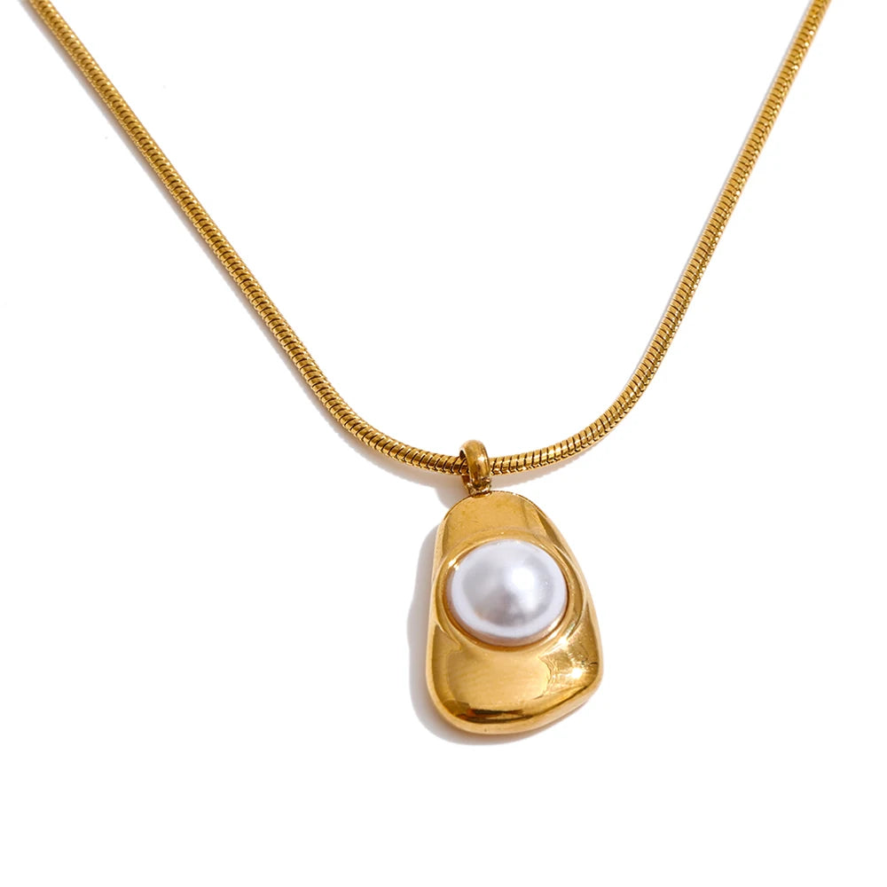 Product angle highlighting gold plated surface and necklace pearl highlights