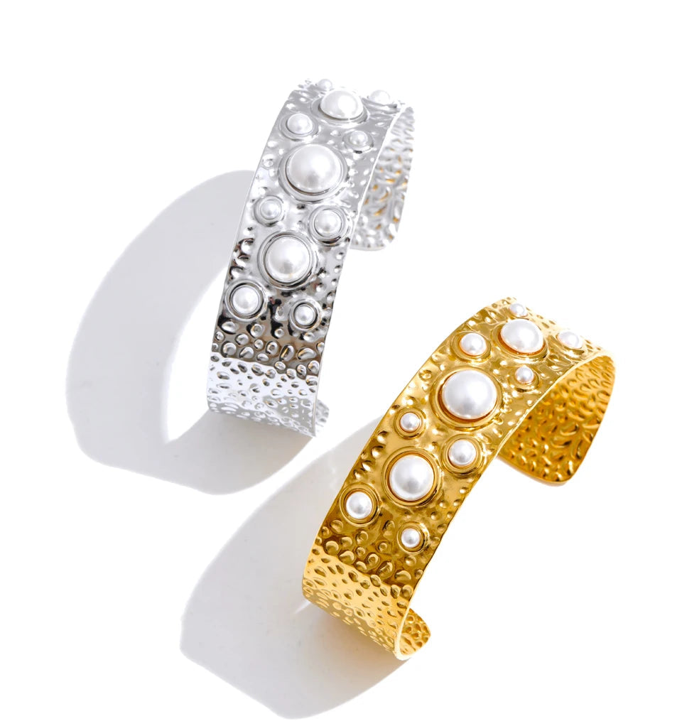 Stylish bangle in gold design with pearl enhanced finish