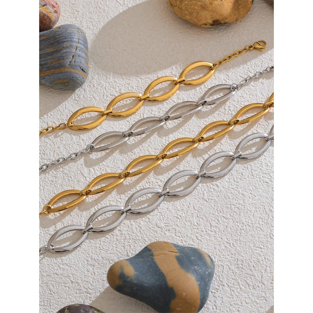 Handcrafted jewelry set gold color necklace and bracelet