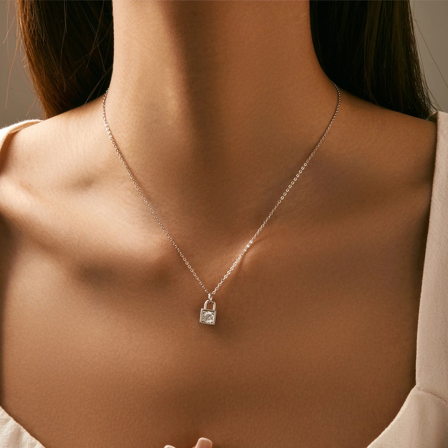 Silver necklace with a pendant necklace lock and subtle moissanite chain shine