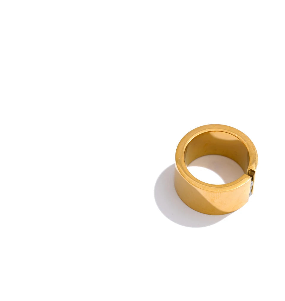 Minimalist gold ring in rings and sizes range for balanced size ring choice