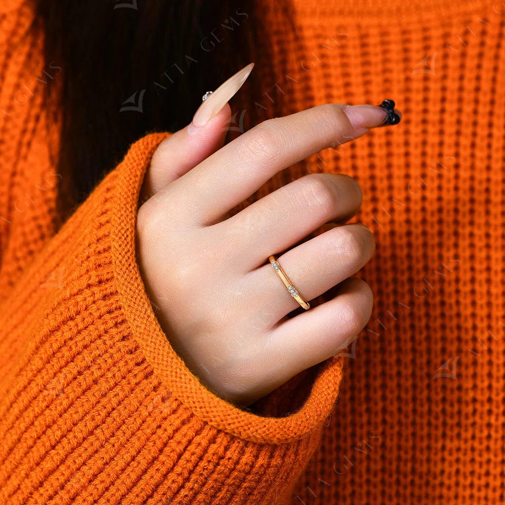 Ring size from ring shown on a ring and wedding band fit