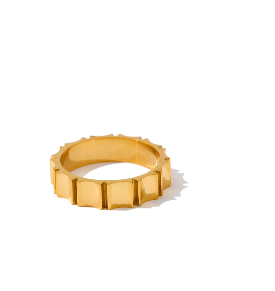 Polished casting ring with modern golden jewelry feel