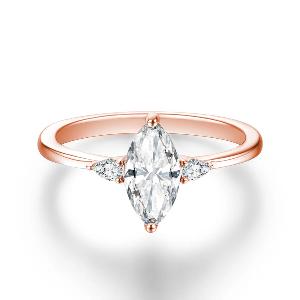 Elegant ring with gold detail and moissanite jewelry rings sparkle