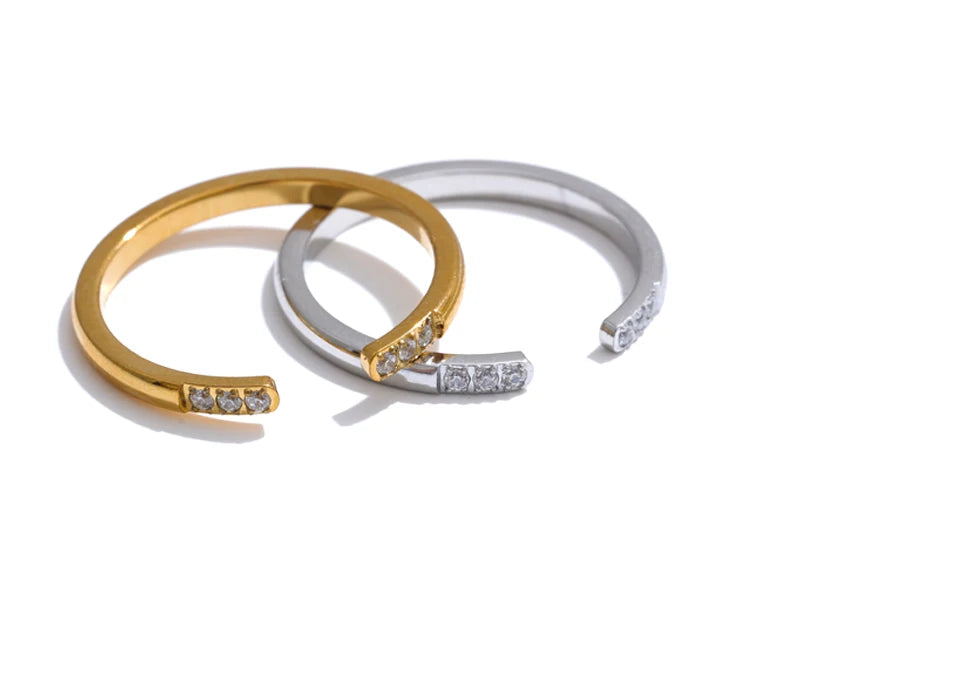 Dual-tone gold and platinum ring with zirconia sparkling edge for everyday wear