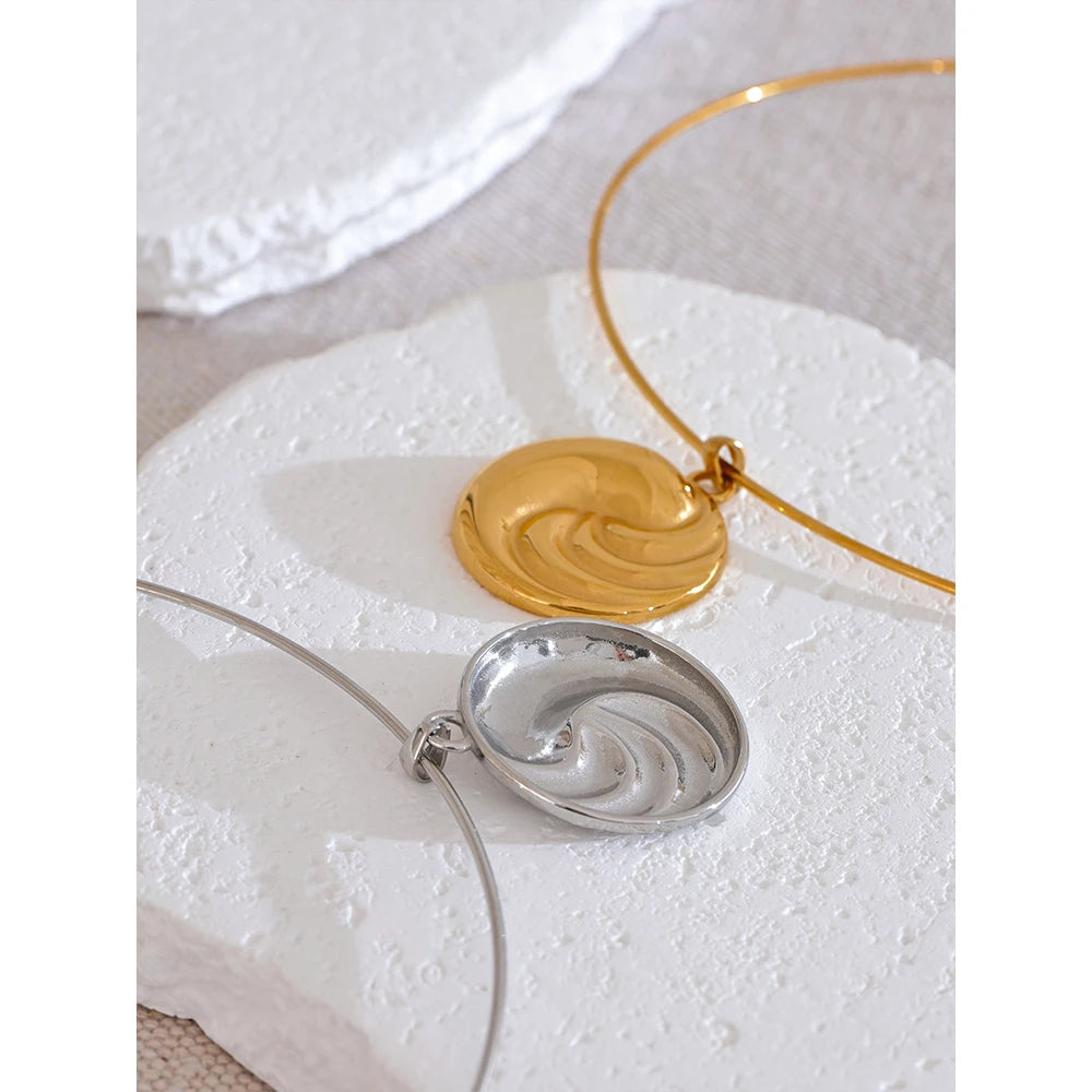 Elegant gold jewelry necklace with stainless steel durability
