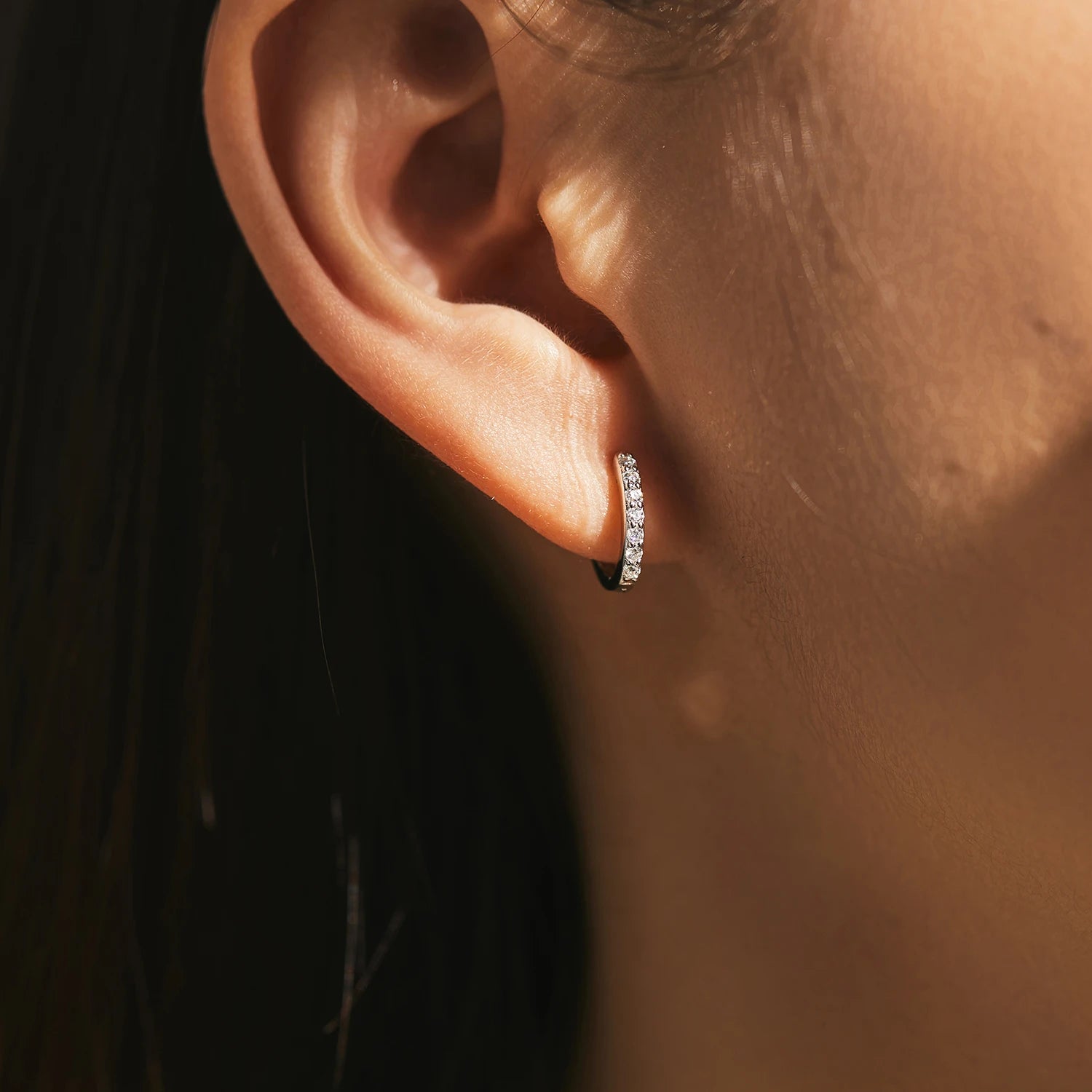 Pair of silver hoops with moissanite detail for elegant ear rings styling