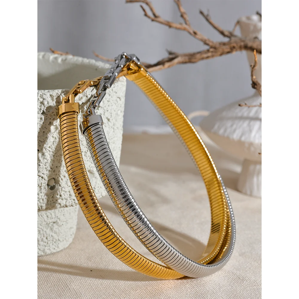 Close-up Cuban chain texture 12mm gold stainless steel