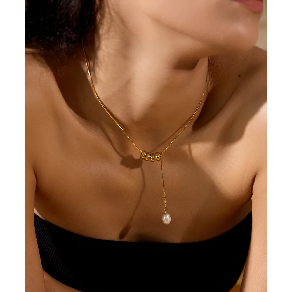 Waterproof jewelry necklace with imitation pearls and steel beads