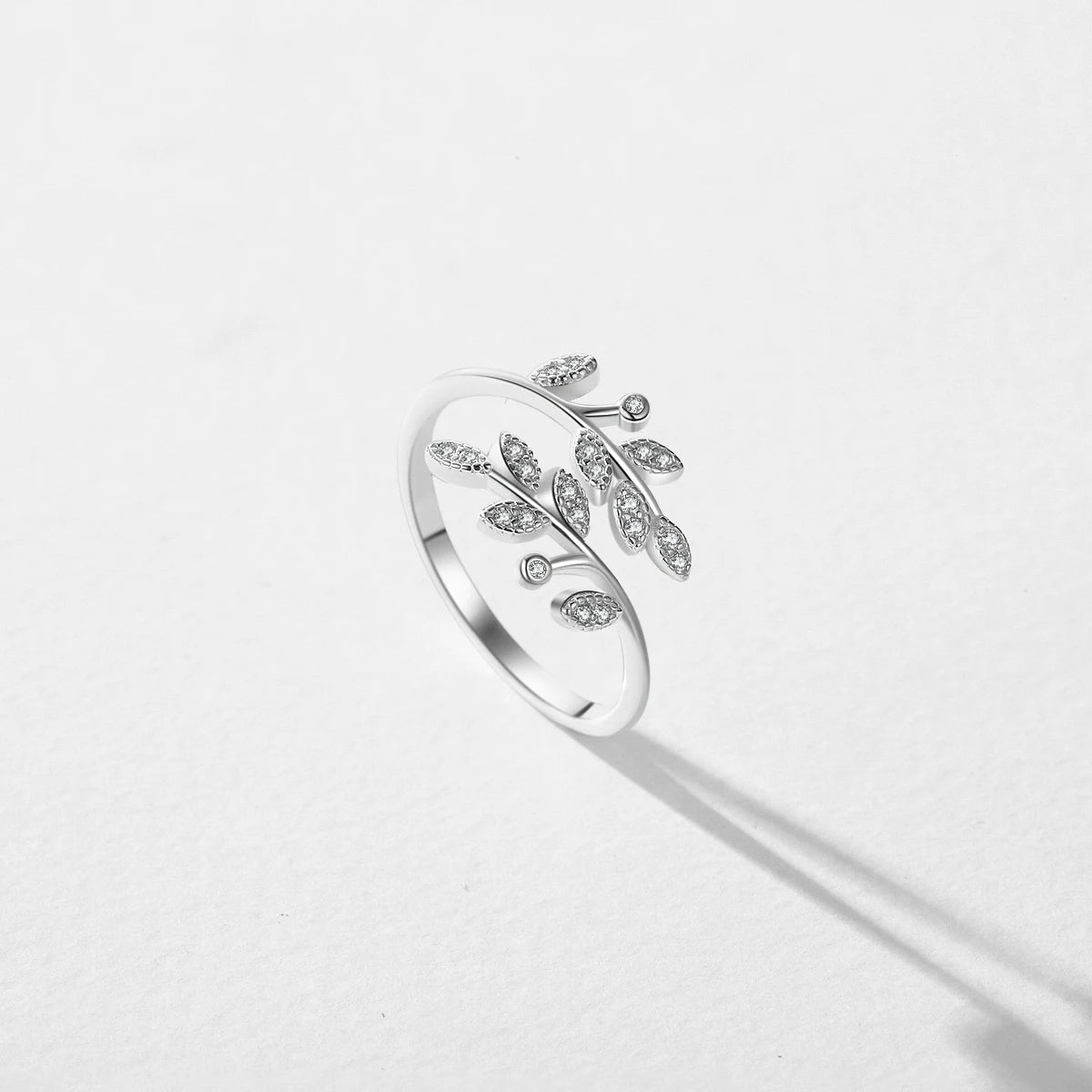 Sterling silver ring with 925 sterling silver polish in a leaf motif