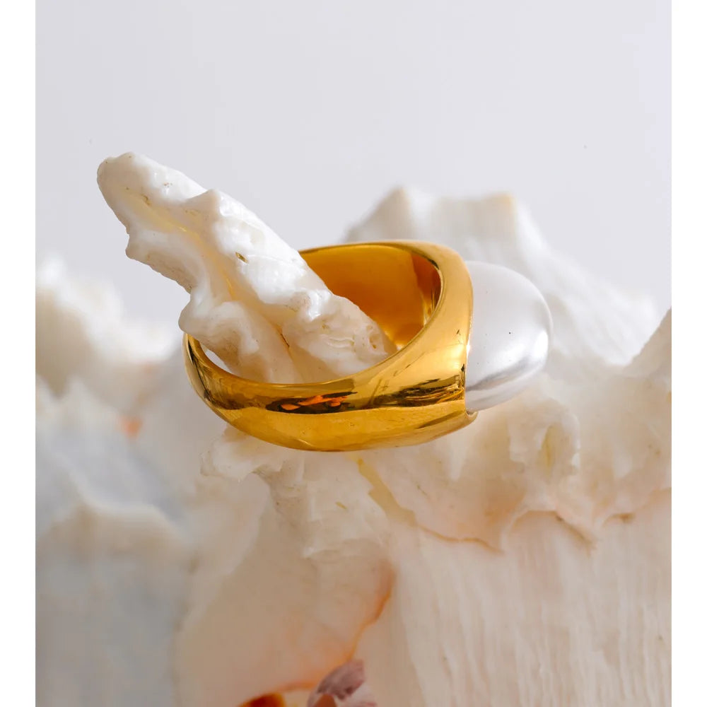 Women fashion jewelry ring with pearl accents and geometric shape