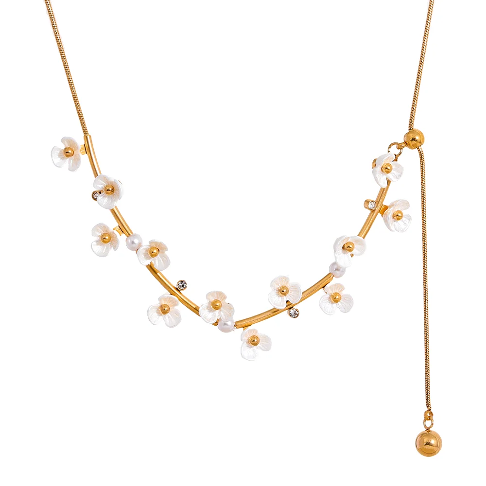 Flower necklace with floral design on a sleek necklace chain gold plated
