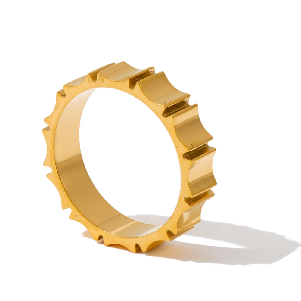 Ring jewelry gold tone with stylish textured design