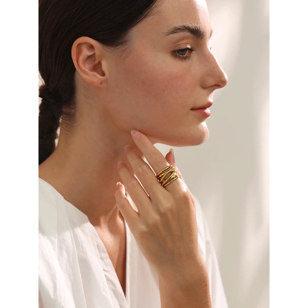 Ring with gold and ring size feature in bold design