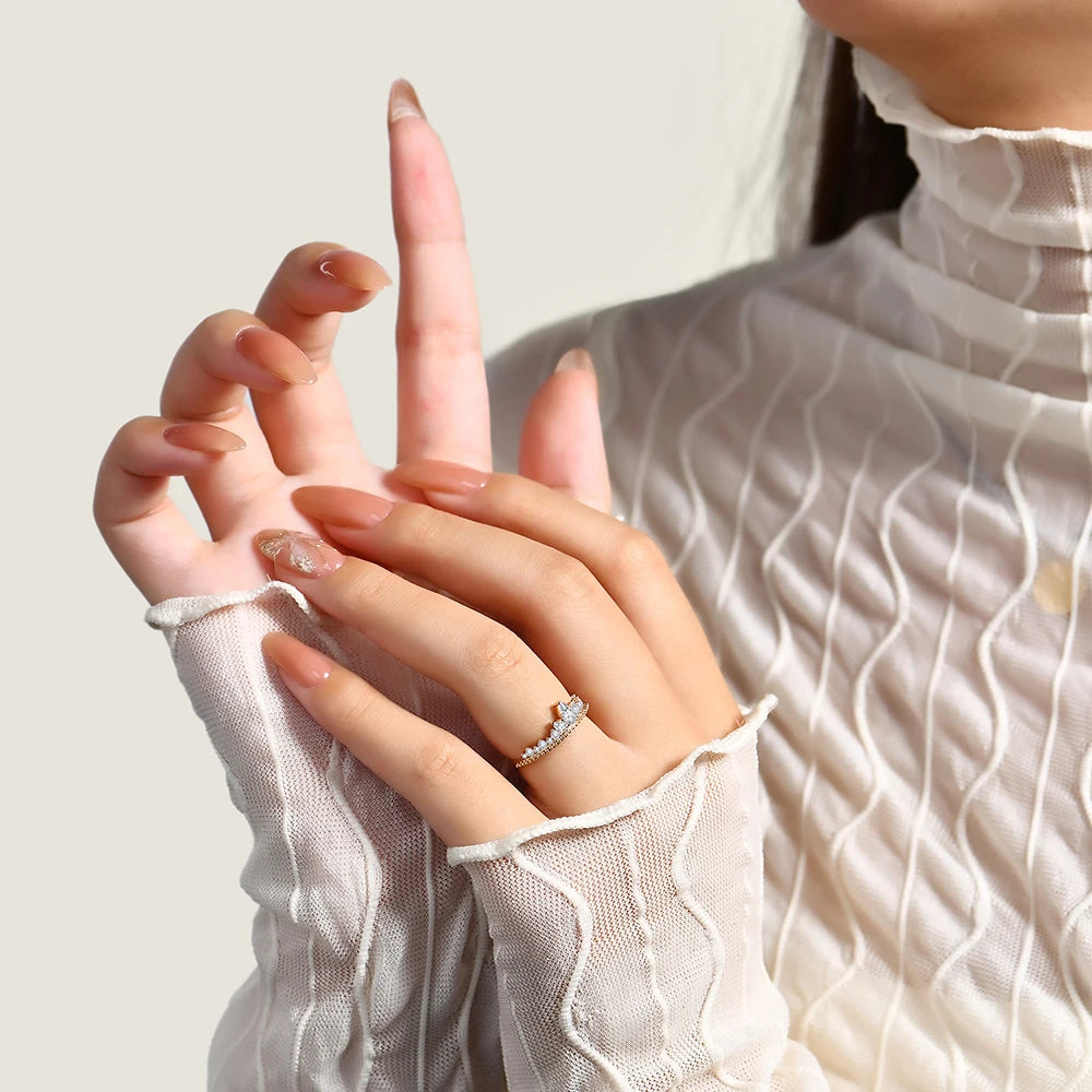 Rings with moissanite design sized with ring size from ring guidance