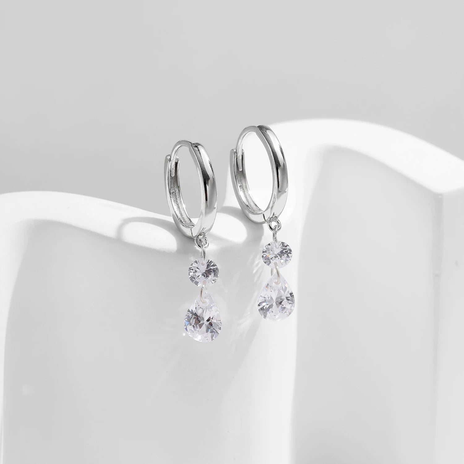 Elegant water drop cz design in 925 silver hoop earrings