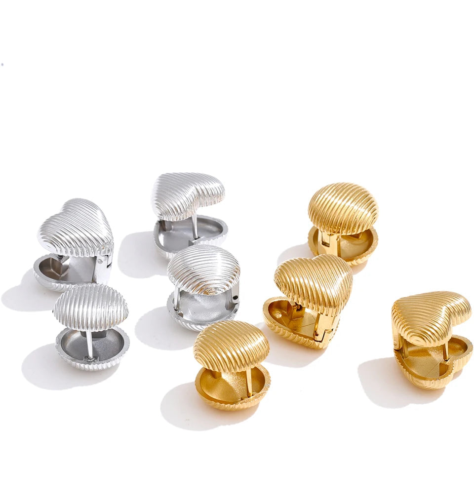 Modern earrings and gold design with heart details