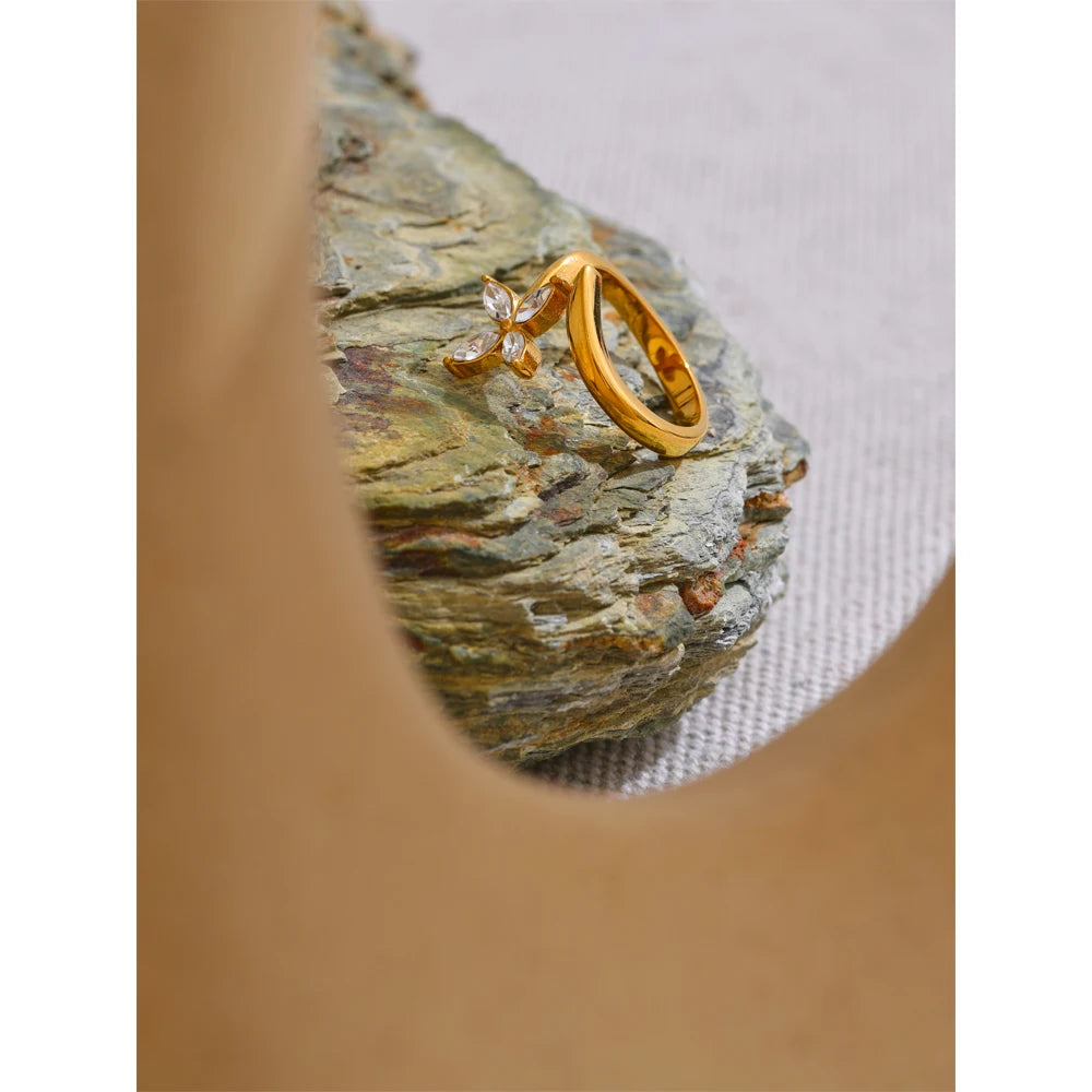 Waterproof flower ring with gold tone for ring with gold lovers
