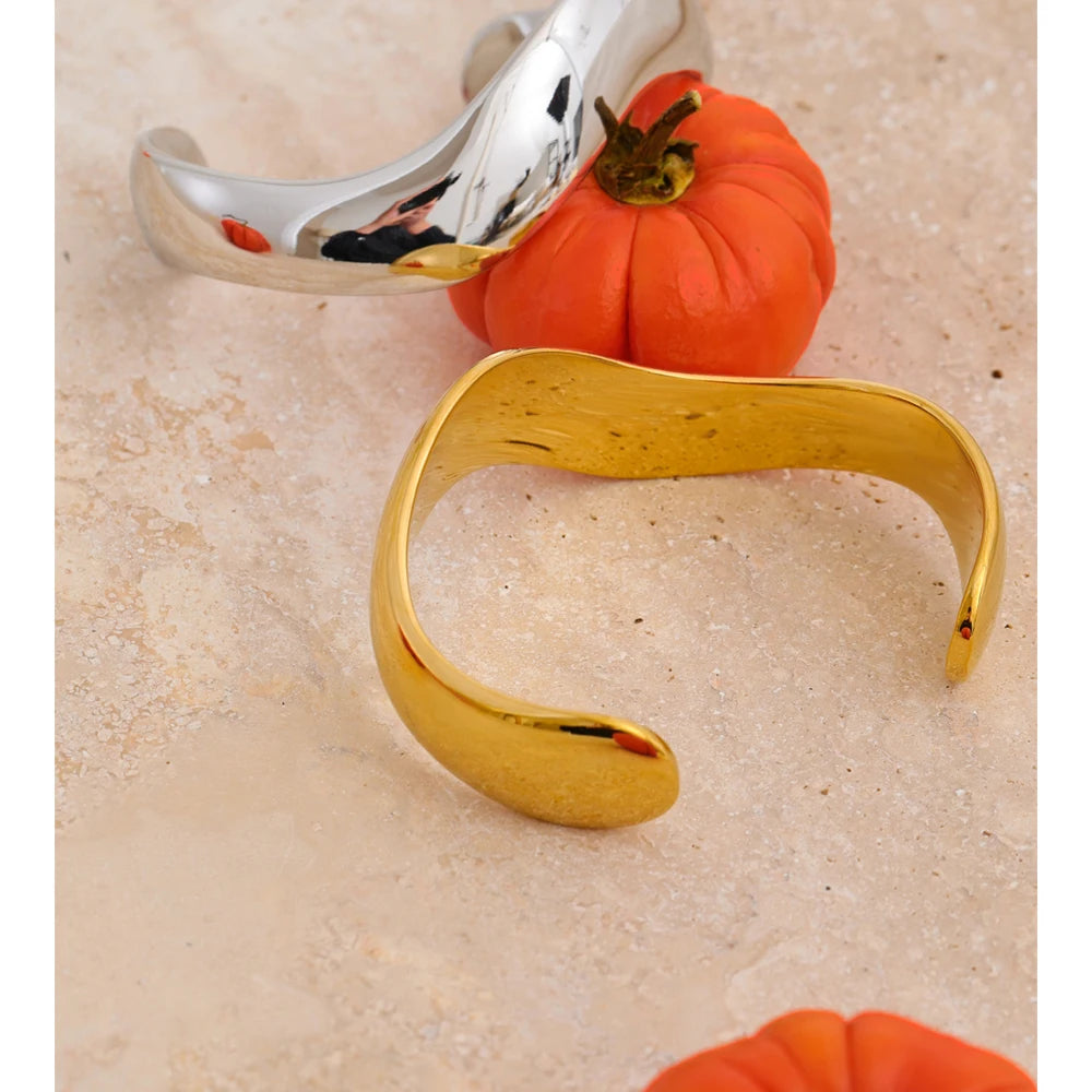 Stainless steel jewelry cuff with radiant golden finish
